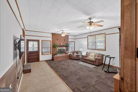 Living - 199 Cherry St SE, Calhoun, GA 30701 photo 3 of 6