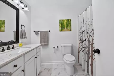 Bath - 199 Cherry St SE, Calhoun, GA 30701 photo 1 of 4