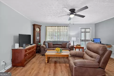Living - 199 Cherry St SE, Calhoun, GA 30701 photo 2 of 6
