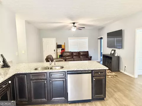 Kitchen - 107 Edgemont Ct, Lagrange, GA 30240 photo 2 of 4