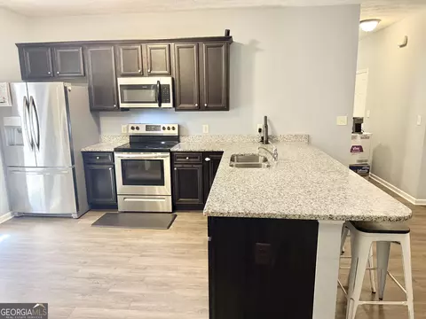 Kitchen - 107 Edgemont Ct, Lagrange, GA 30240 photo 3 of 4