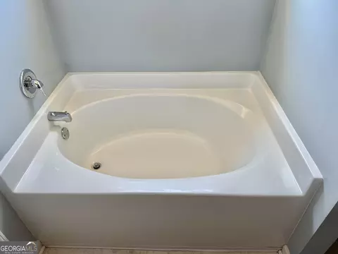 Bath - 107 Edgemont Ct, Lagrange, GA 30240 photo 1 of 5