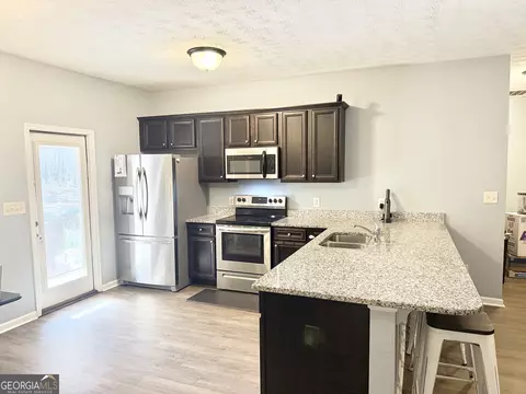Kitchen - 107 Edgemont Ct, Lagrange, GA 30240 photo 4 of 4