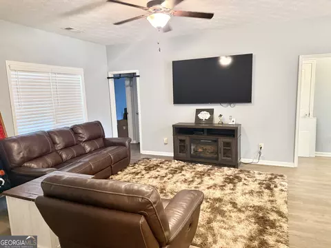 Living - 107 Edgemont Ct, Lagrange, GA 30240 photo 2 of 2