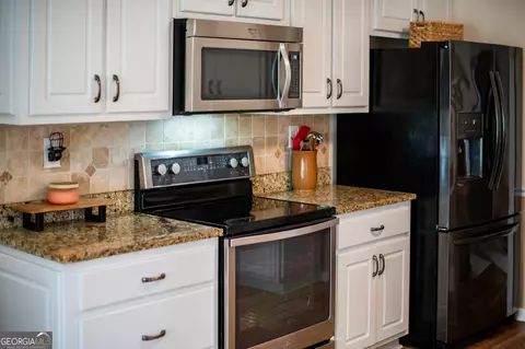 Kitchen - 105 Edinburgh Ln, Covington, GA 30016 photo 2 of 4