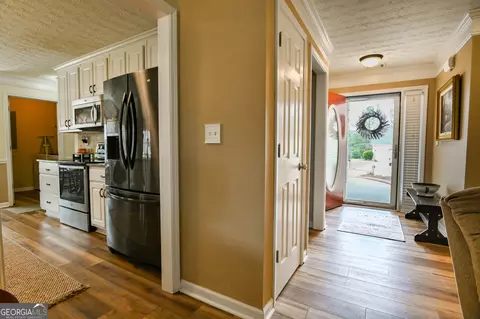 Entry Way - 105 Edinburgh Ln, Covington, GA 30016 photo 3 of 6