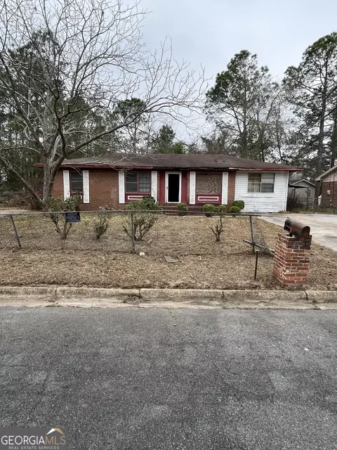 1215 Jamestown Dr, Douglas, GA 31533
