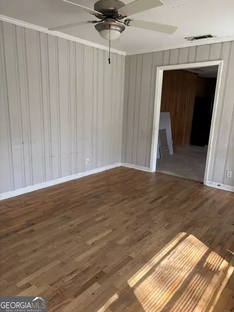 Living - 309 Crest Dr, Calhoun, GA 30701 photo 3 of 4
