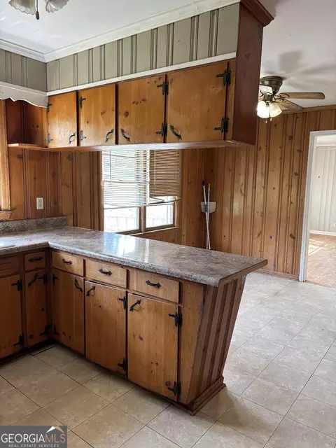 Kitchen - 309 Crest Dr, Calhoun, GA 30701 photo 2 of 5