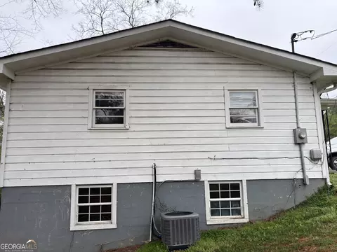 Exterior - 309 Crest Dr, Calhoun, GA 30701 photo 2 of 3