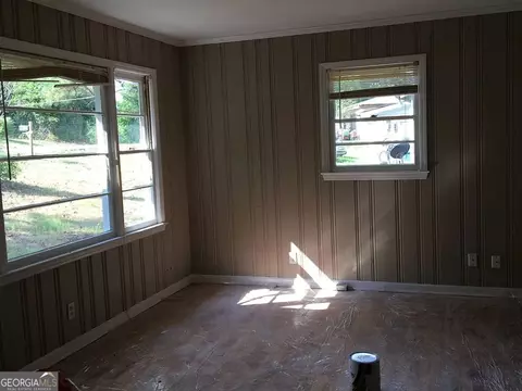 Living - 309 Crest Dr, Calhoun, GA 30701 photo 1 of 4