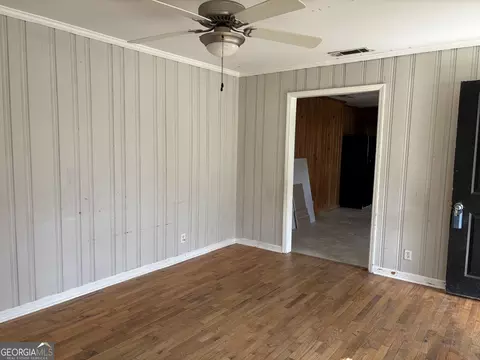Living - 309 Crest Dr, Calhoun, GA 30701 photo 4 of 4