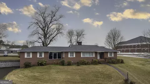 202 Iris Dr, Centre, AL 35960