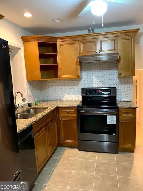 Kitchen - 3019 Trafalgar Way, Chamblee, GA 30341 photo 2 of 2