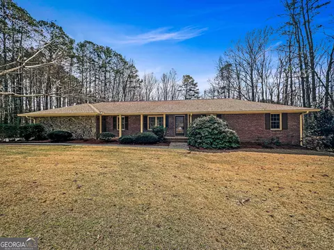145 Cedar Cir, Fayetteville, GA 30214