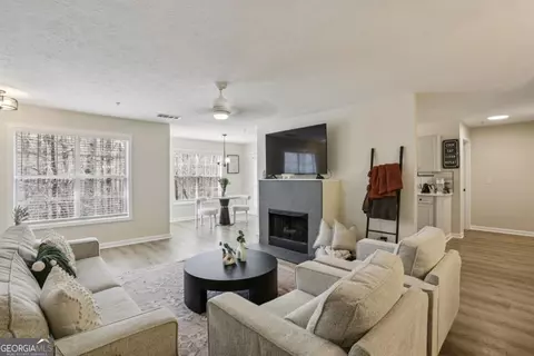 322 Streamside Dr, Roswell, GA 30076