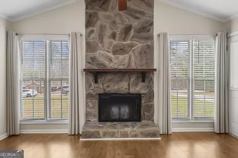 Living - 125 Hazel Way, Lagrange, GA 30241 photo 2 of 5