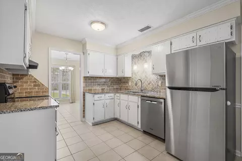 Kitchen - 125 Hazel Way, Lagrange, GA 30241 photo 2 of 2