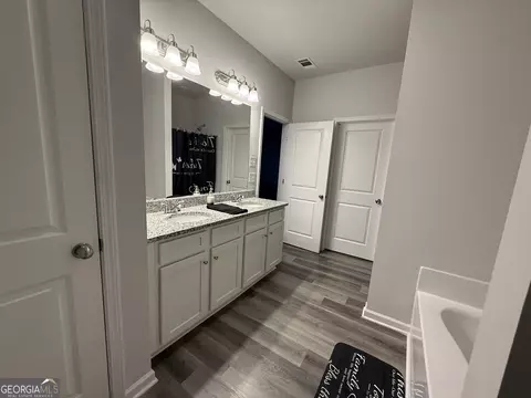 Bath - 75 Triumph Trl, Covington, GA 30016 photo 1 of 3