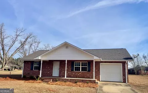 109 Lincoln Dr, Glennville, GA 30427