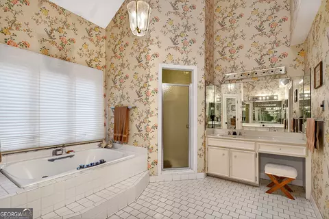 Bath - 2010 Foxcroft Dr, Lagrange, GA 30240 photo 2 of 7