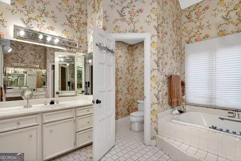 Bath - 2010 Foxcroft Dr, Lagrange, GA 30240 photo 3 of 7