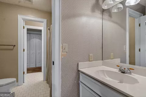 Bath - 2010 Foxcroft Dr, Lagrange, GA 30240 photo 6 of 7