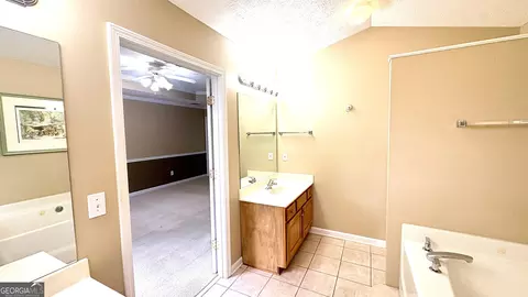 Bath - 112 Foxdale Dr, Lagrange, GA 30240 photo 4 of 4