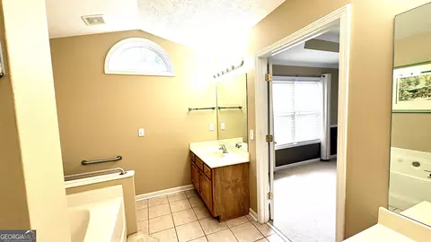 Bath - 112 Foxdale Dr, Lagrange, GA 30240 photo 3 of 4