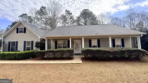 Exterior - 112 Foxdale Dr, Lagrange, GA 30240 photo 2 of 3