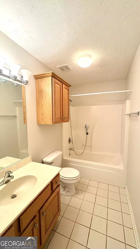 Bath - 112 Foxdale Dr, Lagrange, GA 30240 photo 1 of 4