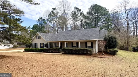 112 Foxdale Dr, Lagrange, GA 30240