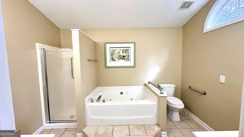 Bath - 112 Foxdale Dr, Lagrange, GA 30240 photo 2 of 4