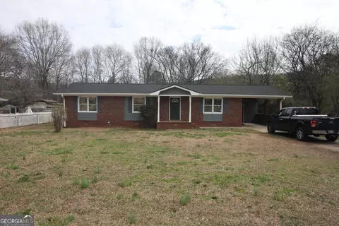 302 Strawberry Ln SE, Lindale, GA 30147