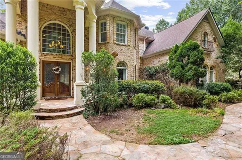 221 Allmond Ln, Alpharetta, GA 30004