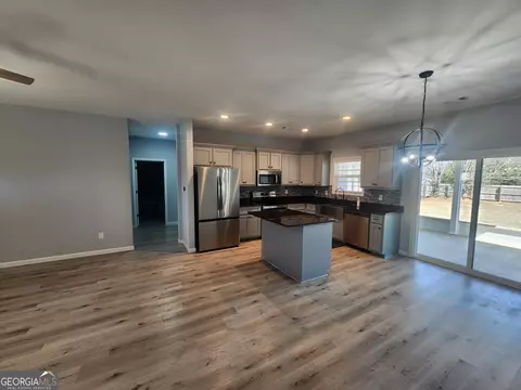 Kitchen - 129 Amanda Dr, Byron, GA 31008 photo 1 of 3