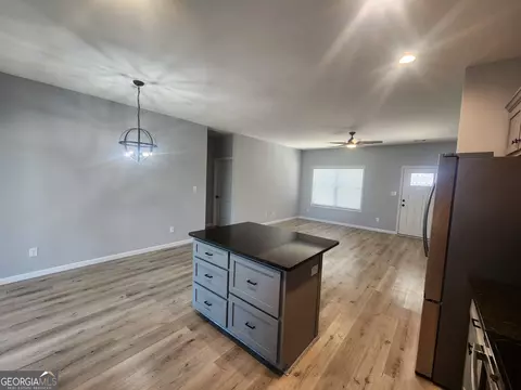 Living - 129 Amanda Dr, Byron, GA 31008 photo 2 of 2