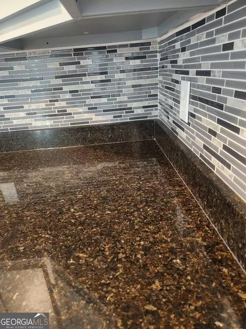 Kitchen - 129 Amanda Dr, Byron, GA 31008 photo 2 of 3