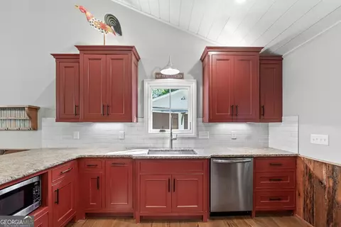 Kitchen - 170 Tater Hill Rd, Jackson, GA 30233 photo 3 of 4