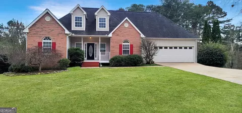 326 Henderson Lake Dr, Loganville, GA 30052