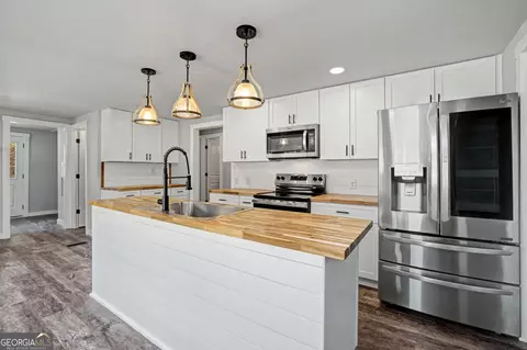 Kitchen - 50 Webb Rd, Franklin, GA 30217 photo 2 of 3