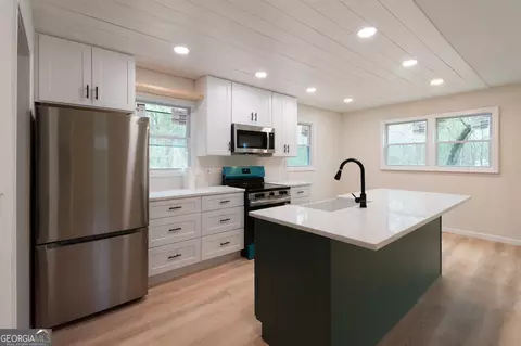 Kitchen - 158 Glenn Rd, Lagrange, GA 30240 photo 2 of 2