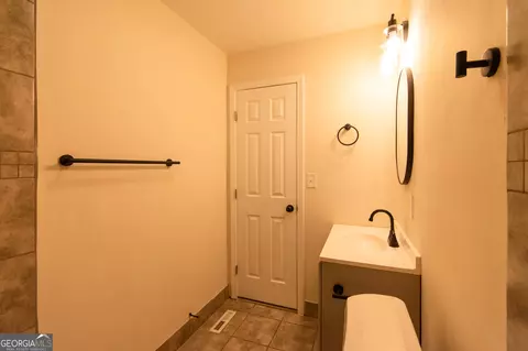 Bath - 158 Glenn Rd, Lagrange, GA 30240 photo 2 of 4