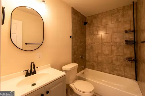 Bath - 158 Glenn Rd, Lagrange, GA 30240 photo 1 of 4