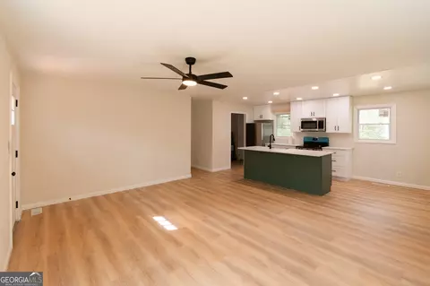 Living - 158 Glenn Rd, Lagrange, GA 30240 photo 1 of 3