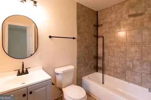 Bath - 158 Glenn Rd, Lagrange, GA 30240 photo 3 of 4