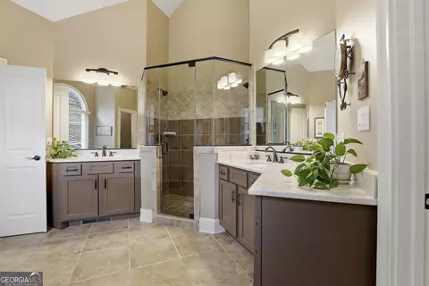 Bath - 235 Ashmere Ct, Tyrone, GA 30290 photo 3 of 8