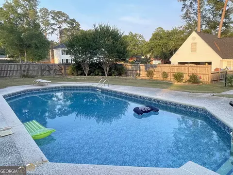 Exterior - 100 Cheek Dr, Dublin, GA 31021 photo 4 of 8