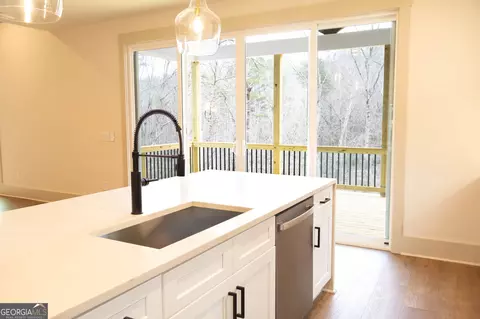 Kitchen - 154 Planters Crk, Baldwin, GA 30511 photo 3 of 6
