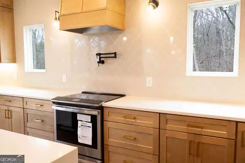 Kitchen - 154 Planters Crk, Baldwin, GA 30511 photo 6 of 6